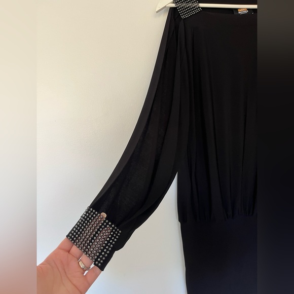 Black Lori Michaels cold shoulder open sleeve dress - Picture 3 of 6